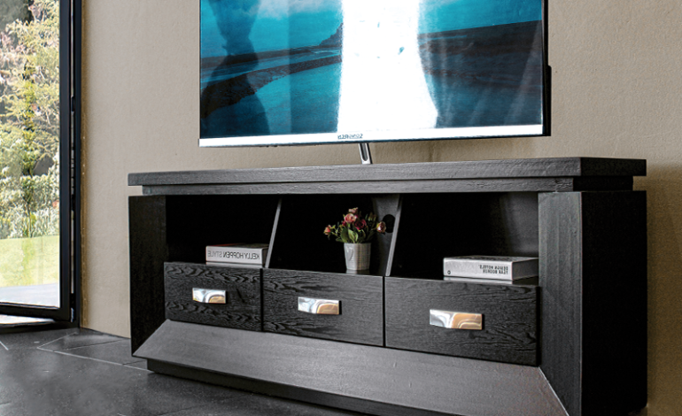 TV Stands at Game: Choosing the Right One for Your Space