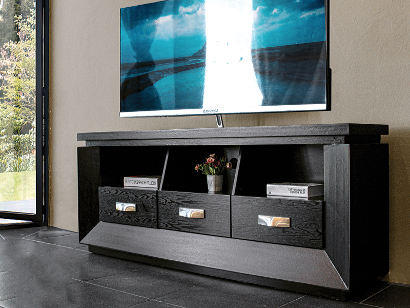 TV Stands at Game: Choosing the Right One for Your Space